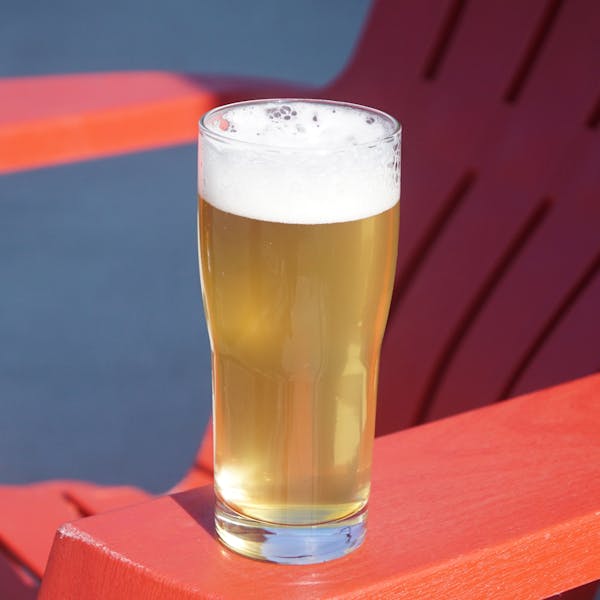 Lager-on-lawn-chair