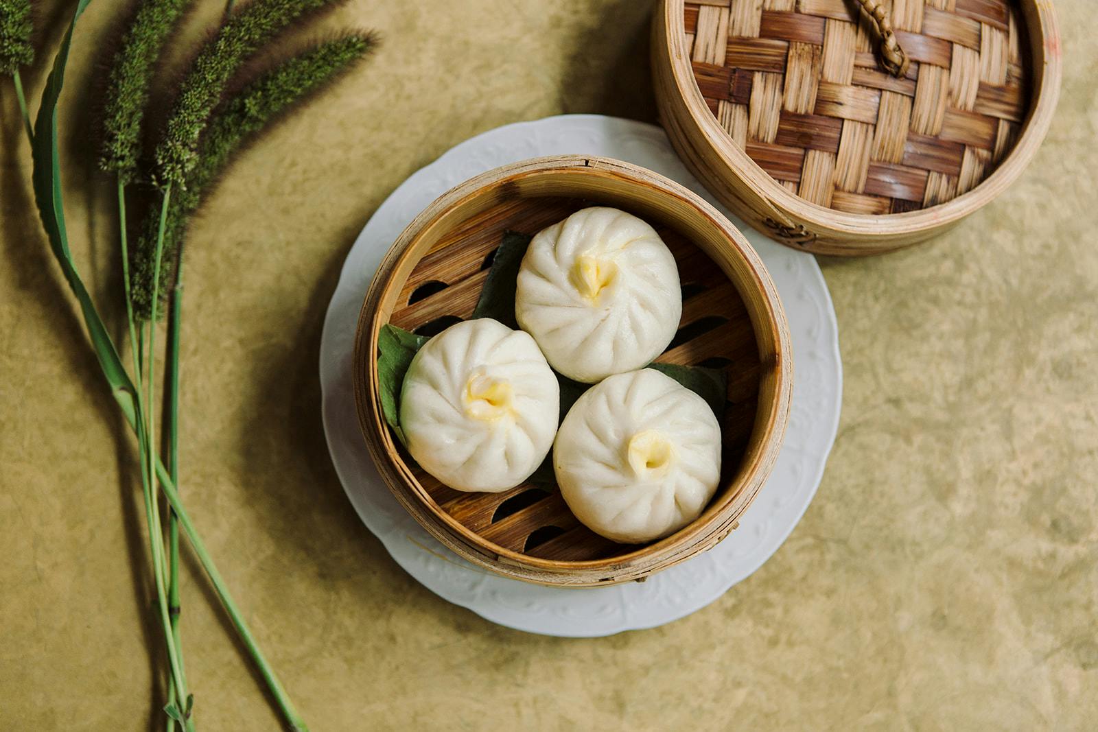 2018-0485 bamboo dish of steam buns