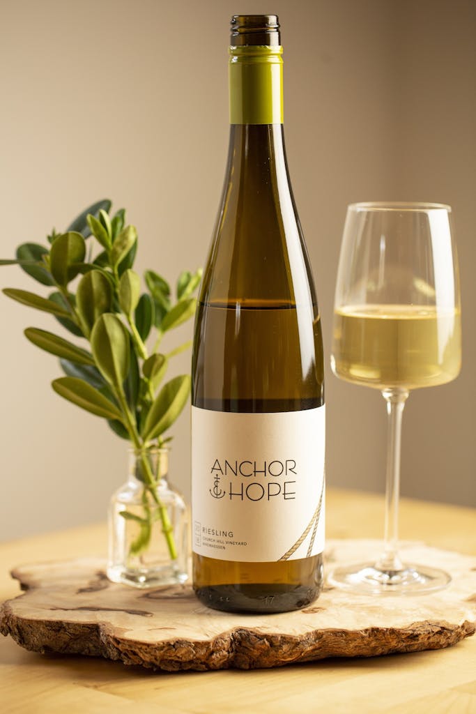 Anchor & Hope_Lifestyle Poured Wine-16