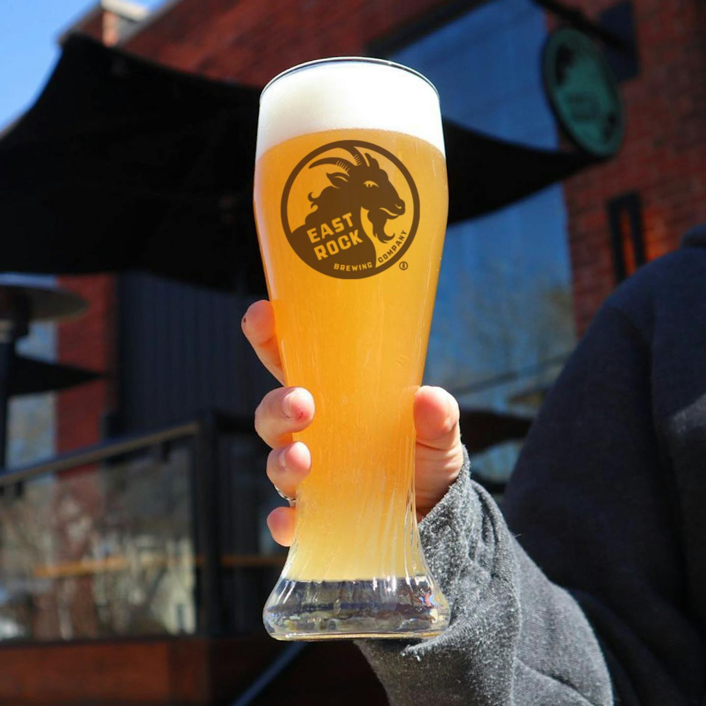 East_Rock_Weisse_Bier_Pour_Logo