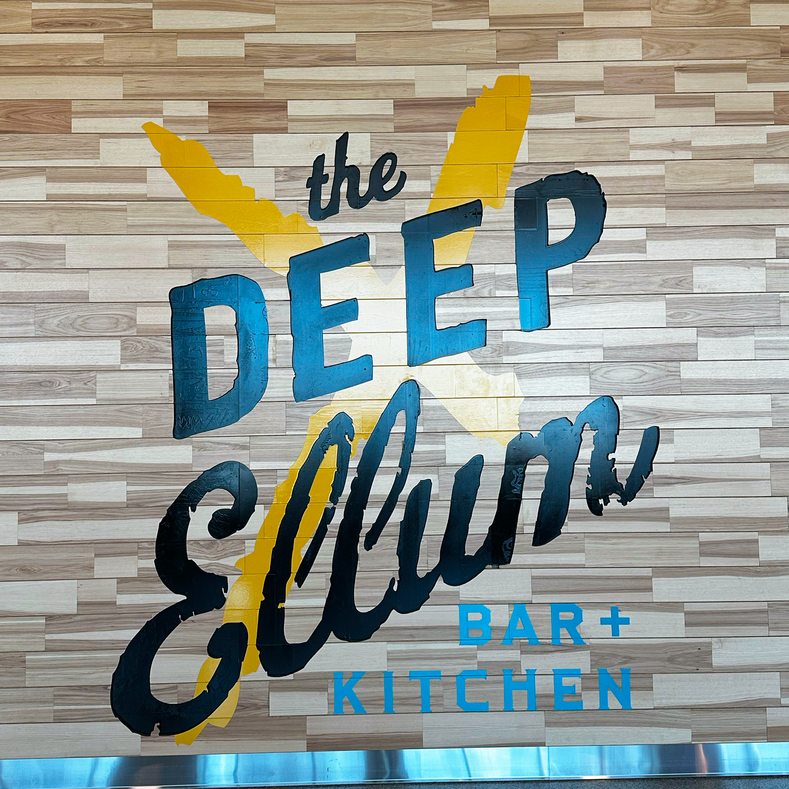 The Deep Ellum Bar & Kitchen Opens in DFW Airport Terminal C
