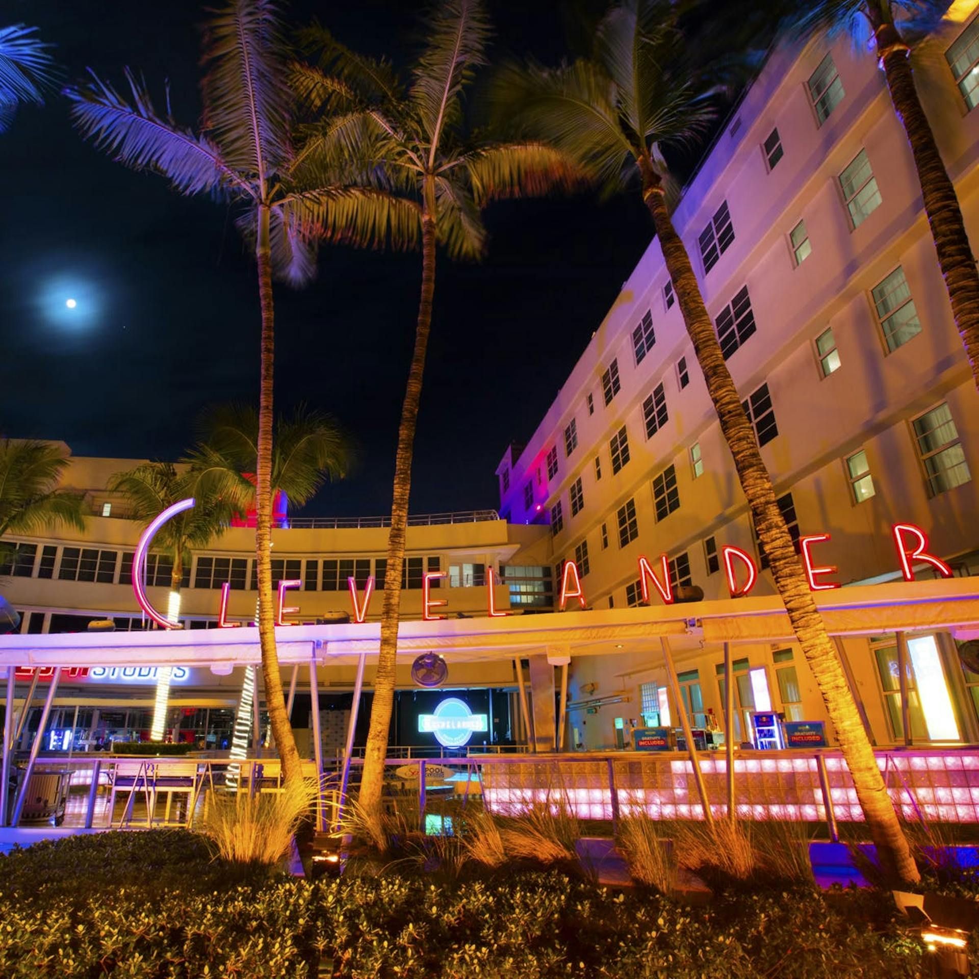 clevlandarevent Clevelander outside