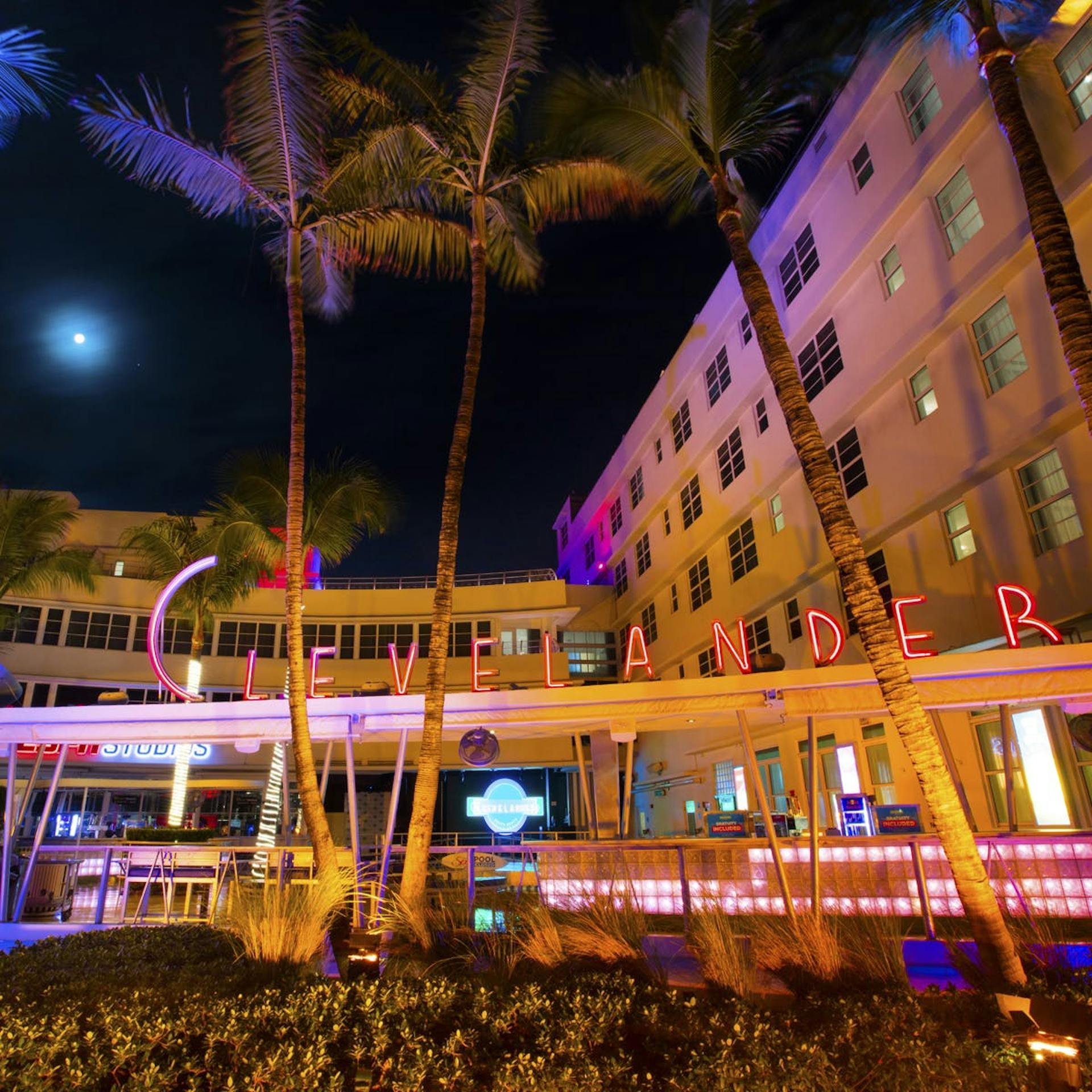 Clevelander outside