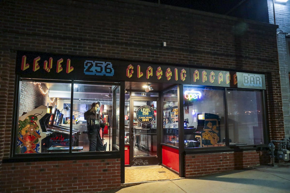 Arcade & Bar | Level 256 Classic Arcade Bar