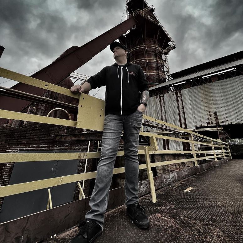 Image for crew member Derek Tenbusch