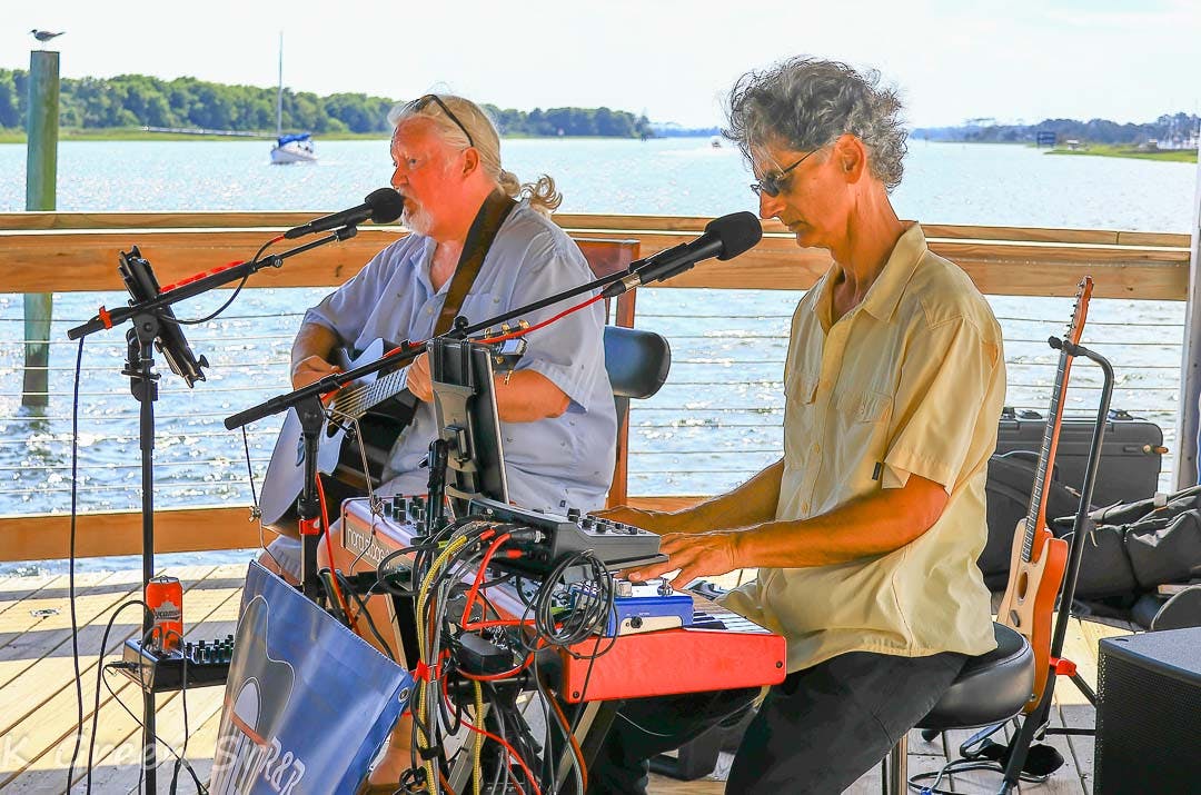 Live Music: R&R Band @ Oak Island | Lonerider Beer