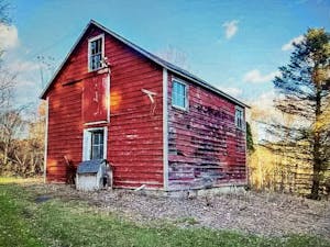 Picture of the old barn, prior to removal