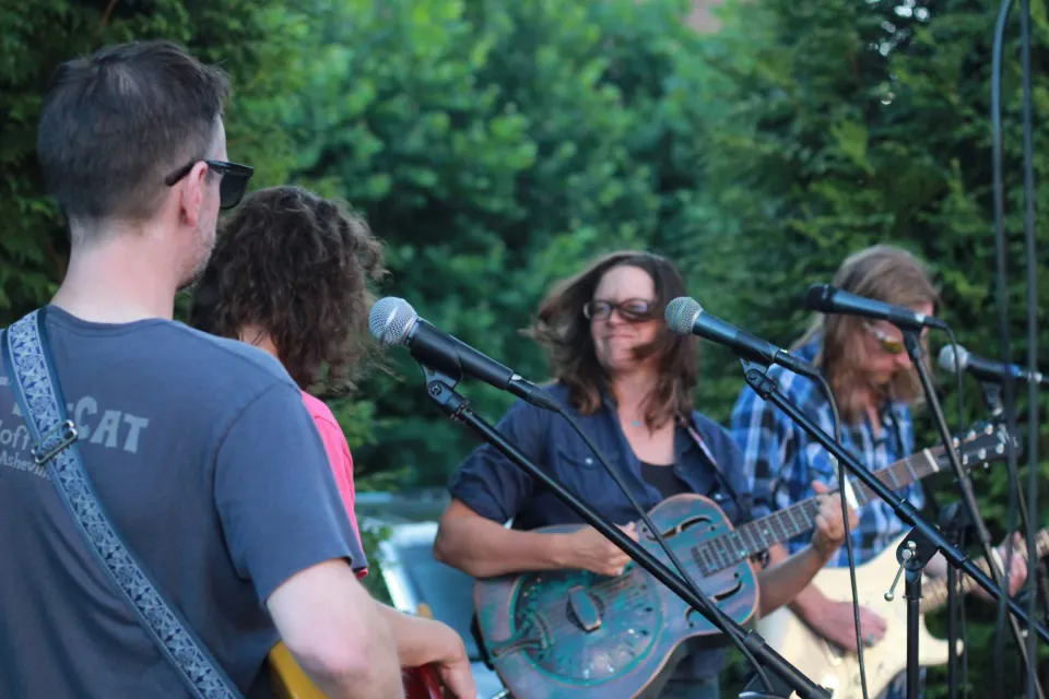 Singer Songwriter Night w/ Laura Blackley & Dave Desmelik | One World ...