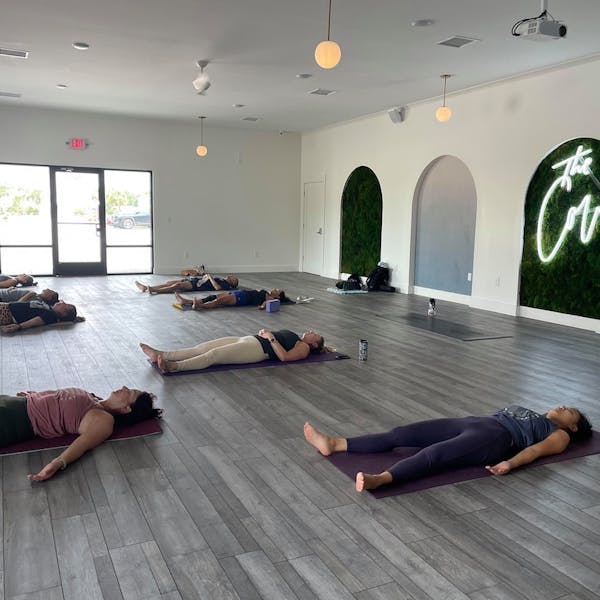 Yoga w/Lauren Alivia