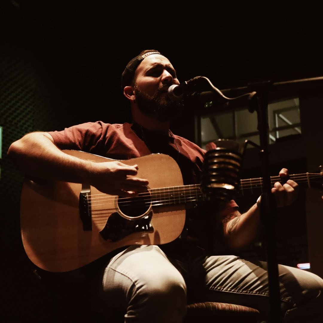 Live Music: Scotty Laughlin