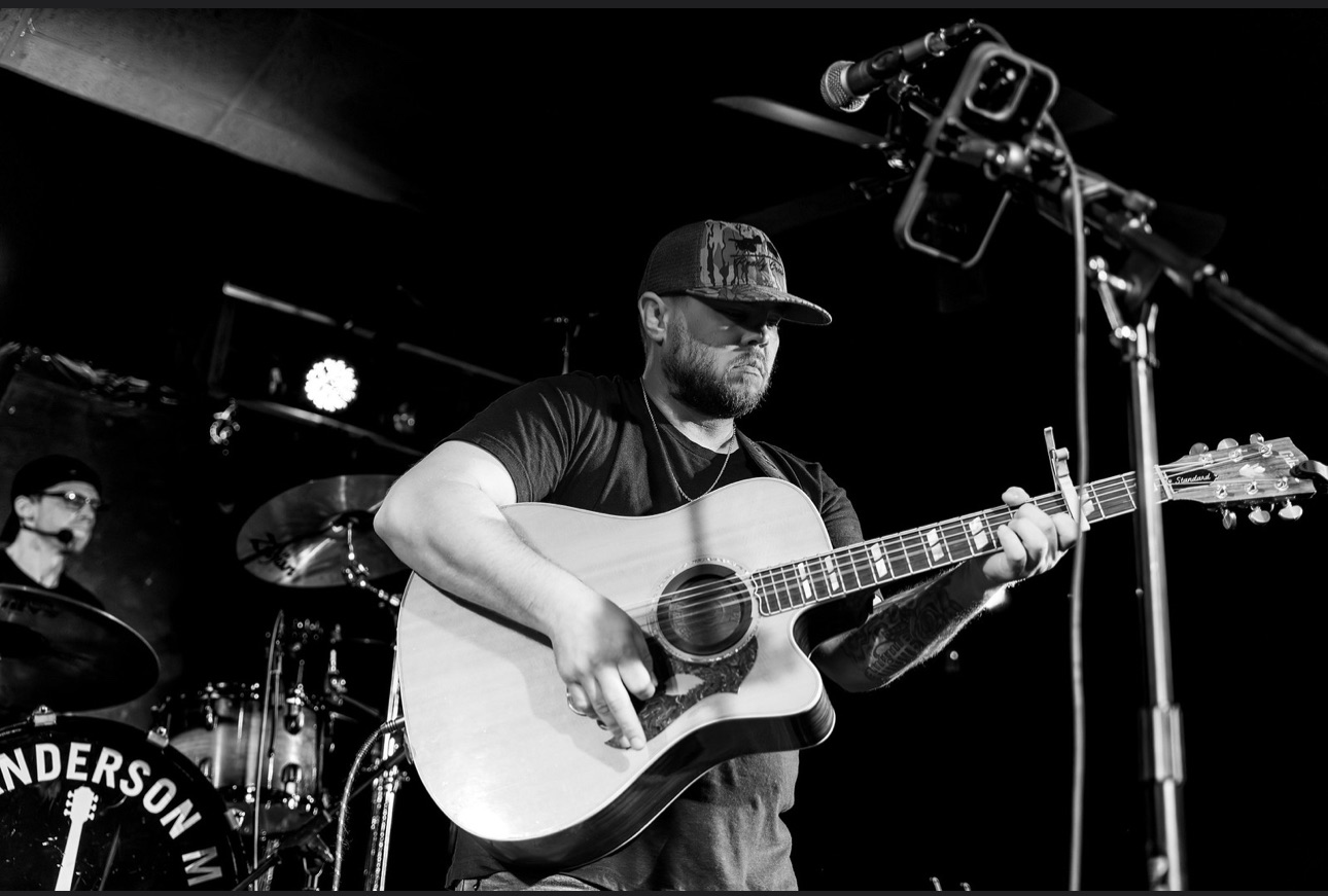 Live Music – Justin Anderson