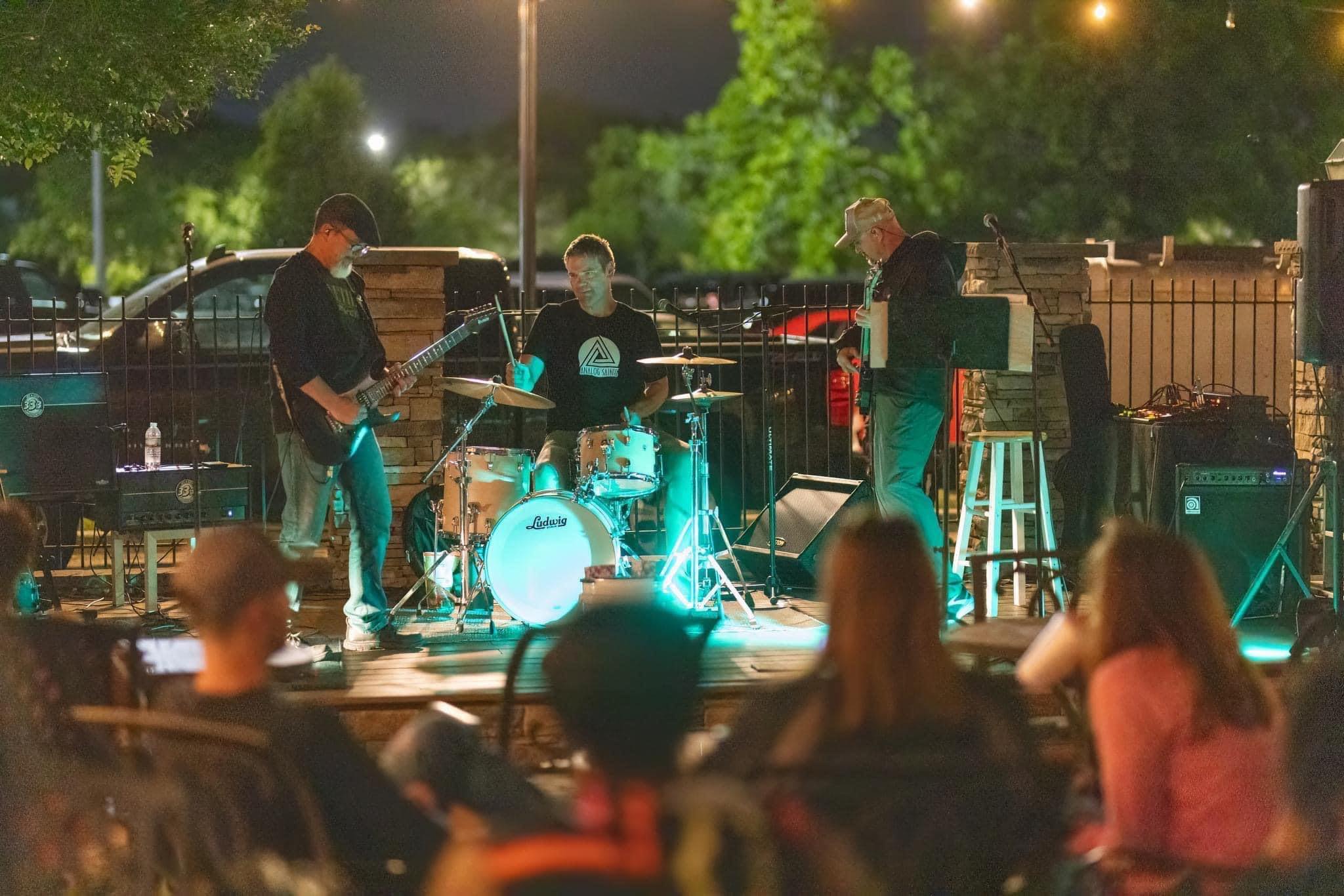 Live Music – Analog Saints