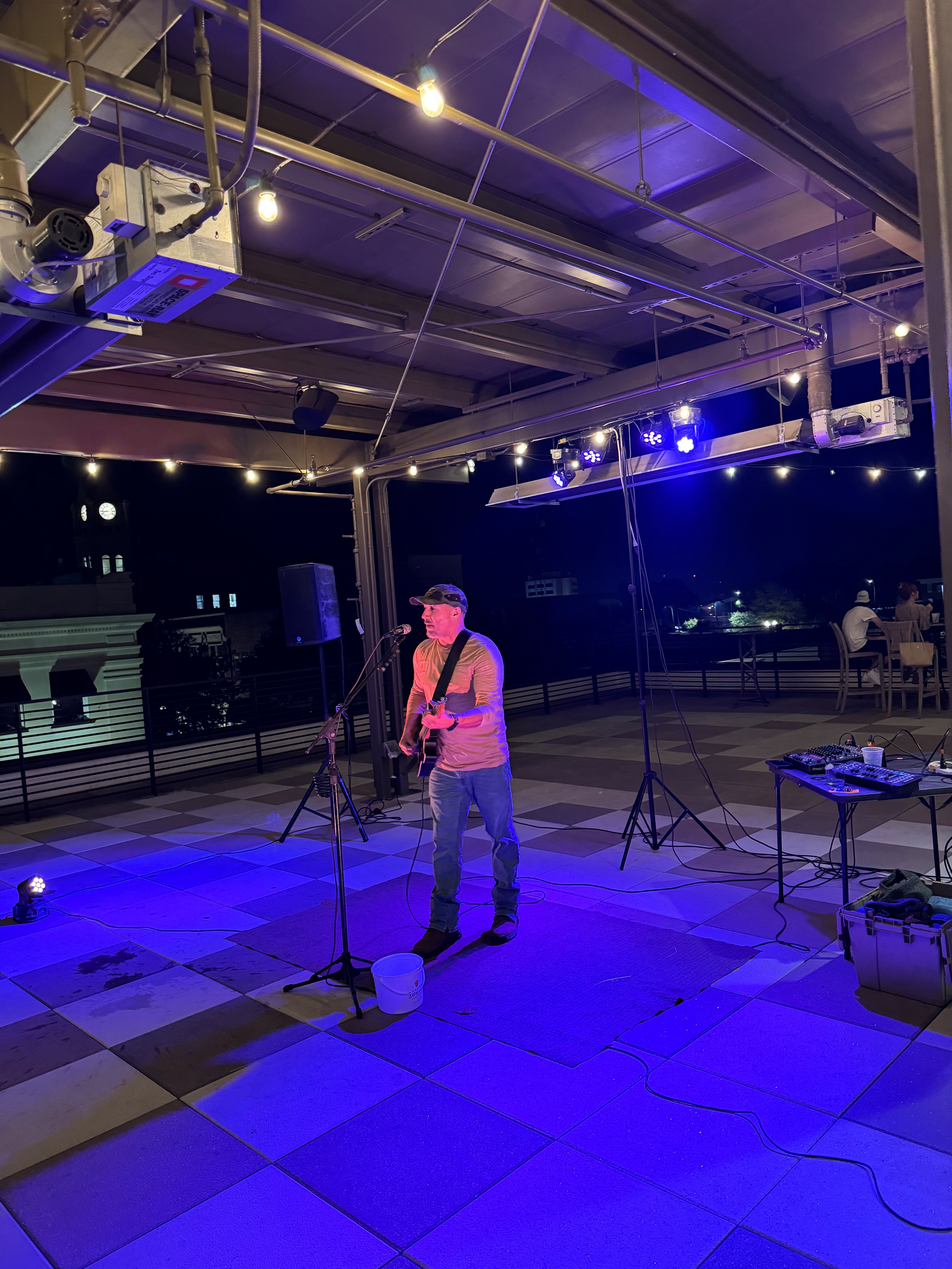 Live Music: Eddie Rogers