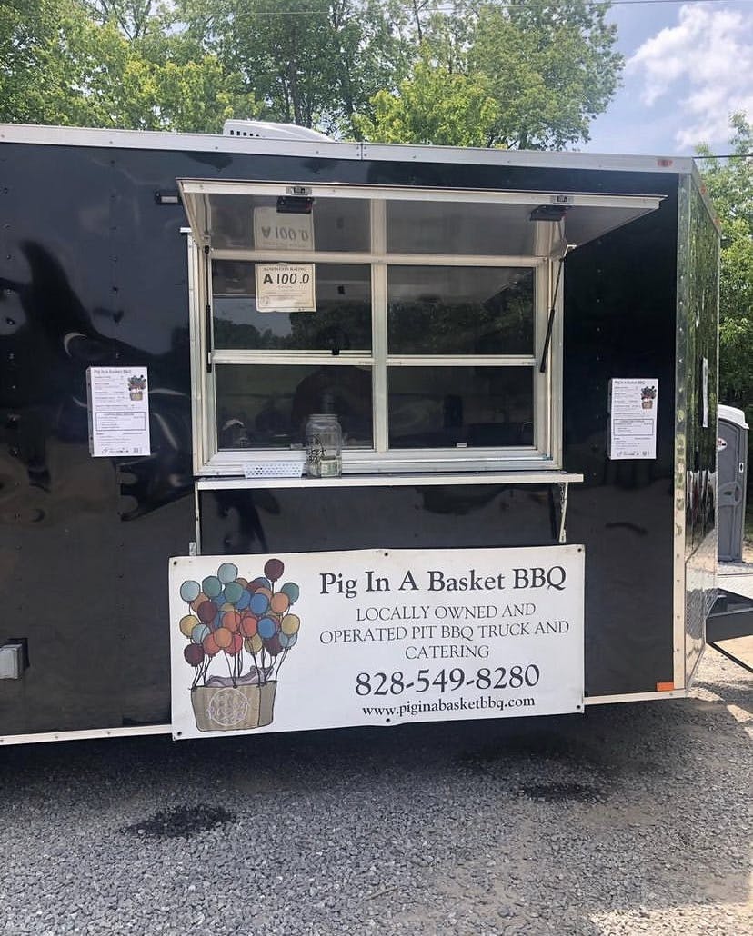 Pigs in a Basket BBQ food truck Turgua Brewing